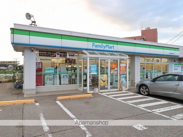 コンビニ　ファミリーマート（コンビニ）まで389m