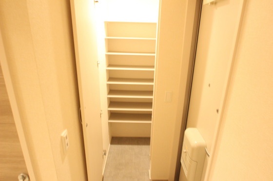 玄関　※別部屋の写真です