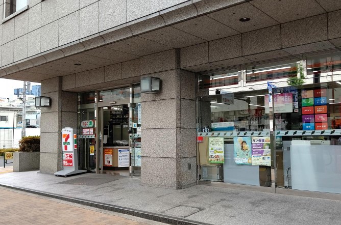 コンビニ　セブンイレブン 大崎広小路駅西店（コンビニ）まで558m