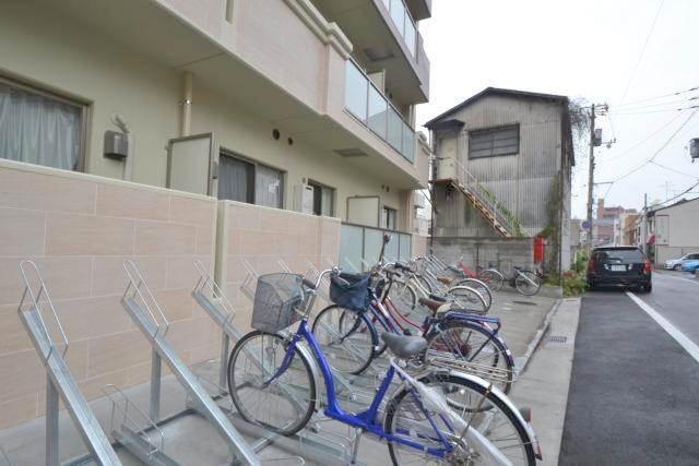 駐車場　駐輪場完備