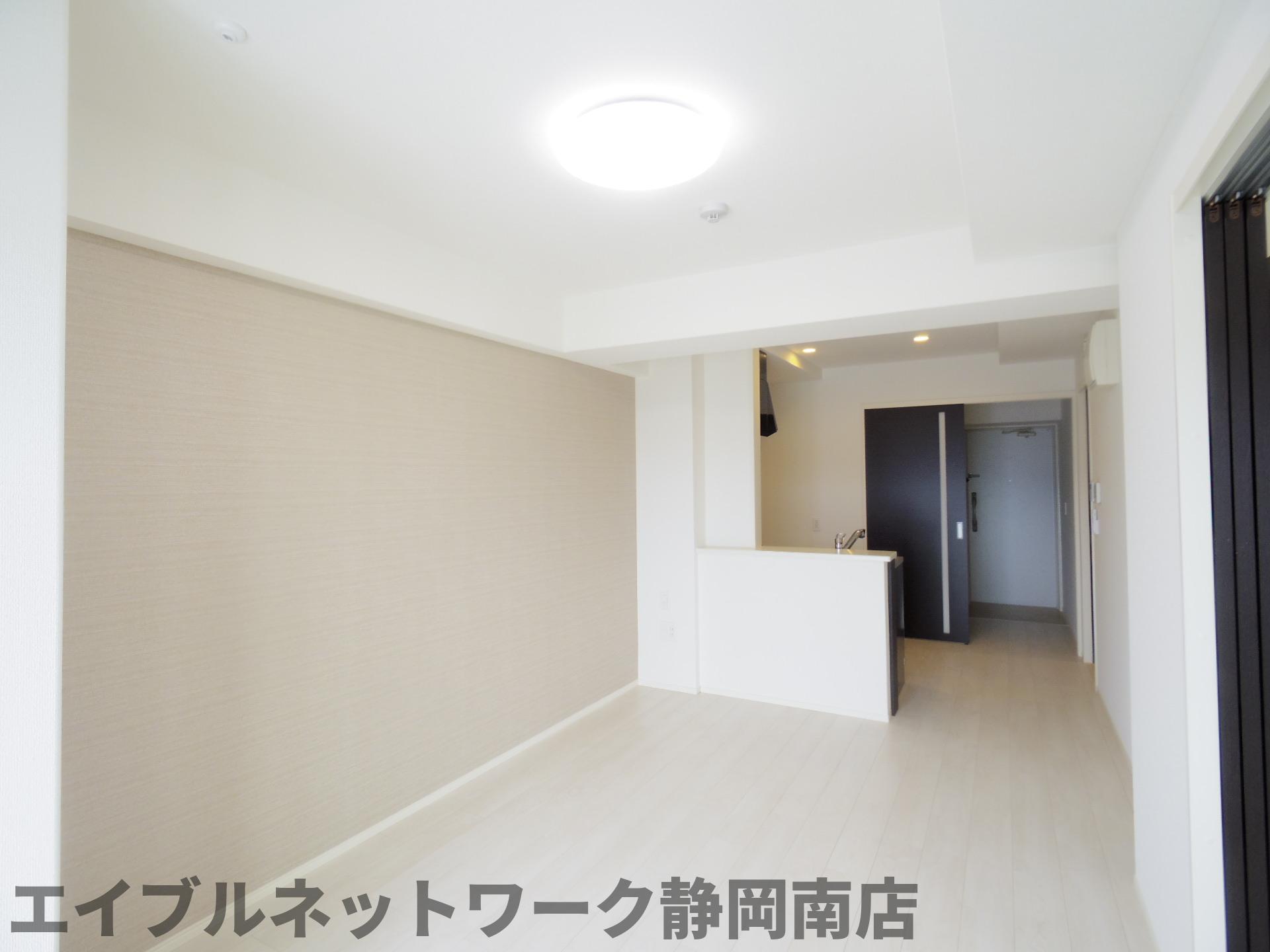 居室・リビング　こちらの居間で趣味の時間をお楽しみください