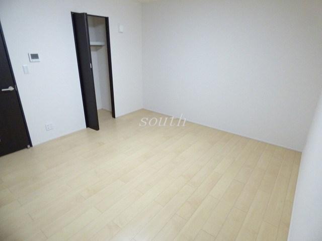 フジパレス遠里小野II番館の居間写真