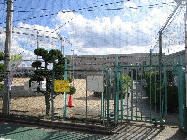 小学校　高槻市立松原中学校（小学校）まで2060m