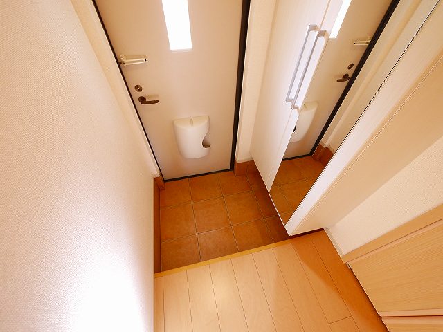 玄関　収納もある玄関です
