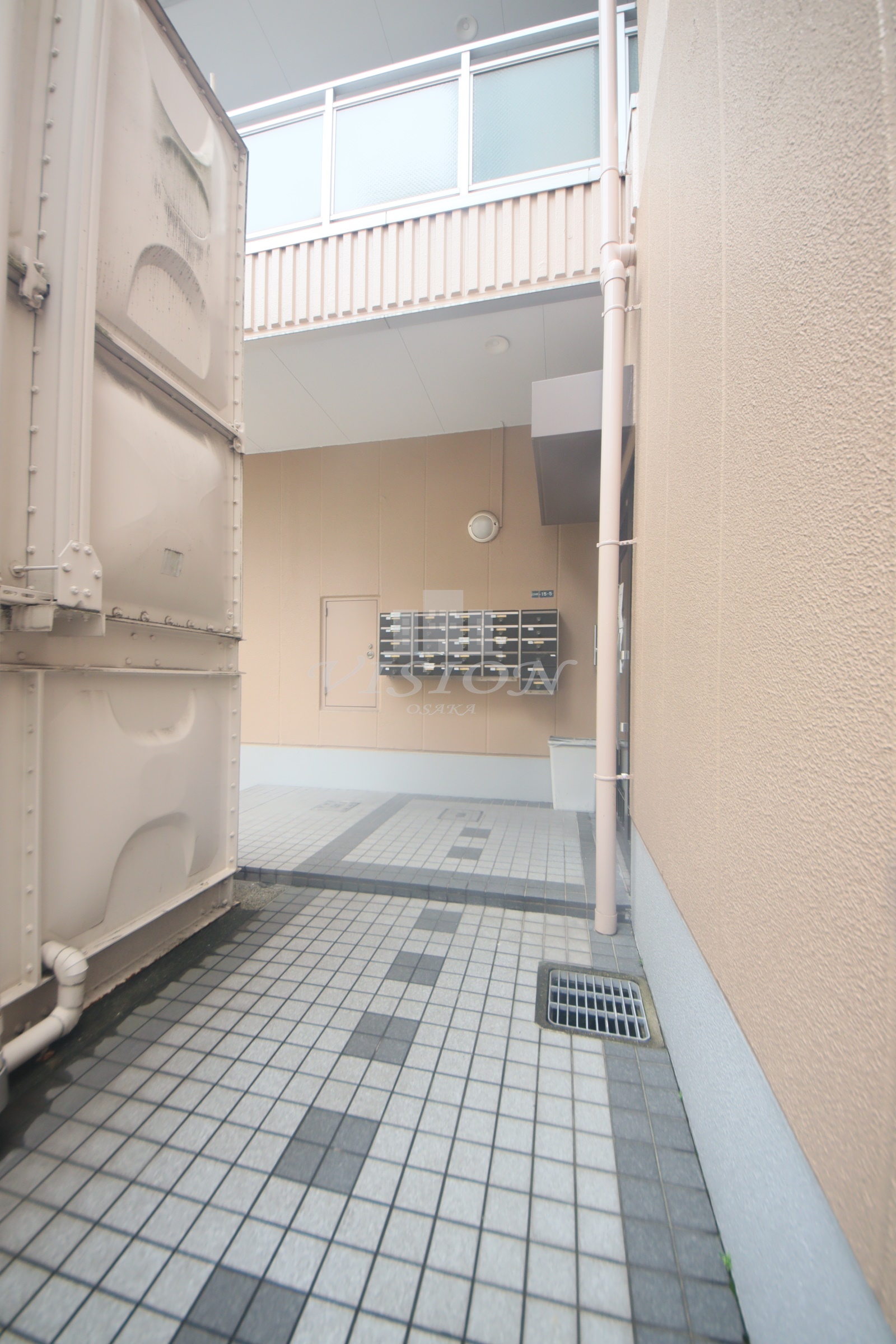 地下鉄御堂筋線 江坂駅 徒歩5分 6階建 築32年の外観写真