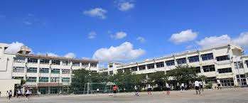 中学校　大田区立糀谷中学校（中学校）まで890m
