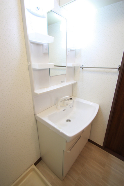 洗面設備　※別室の同タイプの写真を使用しています