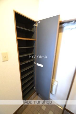 ＪＲ山陽本線 倉敷駅 バス乗車時間：10分 最寄りバス停で下車 徒歩2分 2階建 築27年の玄関写真