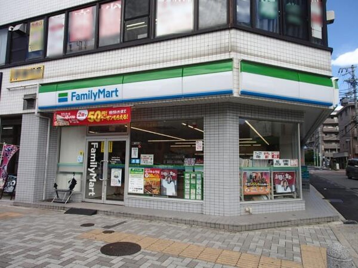 コンビニ　ファミリーマート（コンビニ）まで240m
