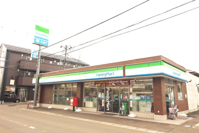 コンビニ　ファミリーマート 旭丘堤二丁目店（コンビニ）まで828m