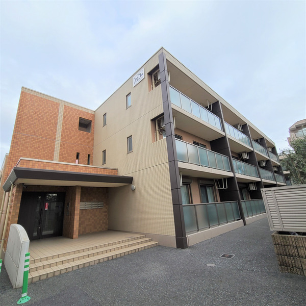 建物外観　ナヴォーナケー