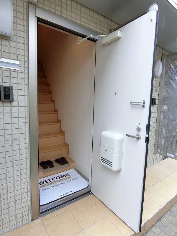 玄関　※同物件、別部屋の写真です。