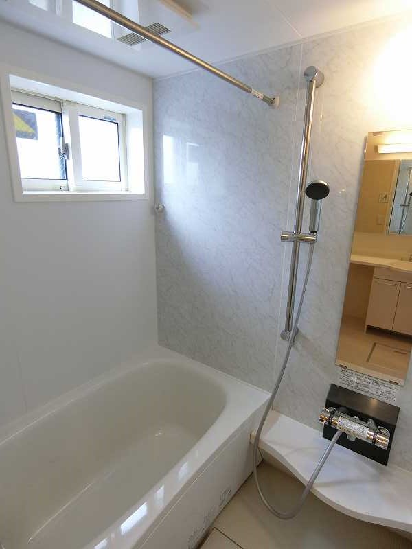 バス・シャワールーム　※同物件、別部屋の写真です。