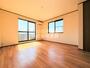 居室・リビング　２面採光なので、明るく風通しのよい過ごしやすいお部屋です♪