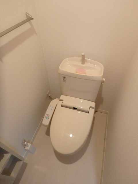 ＪＲ総武線 本八幡駅 徒歩7分 2階建 築17年のトイレ写真