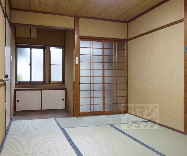 桂乾町貸家21-18の居間写真