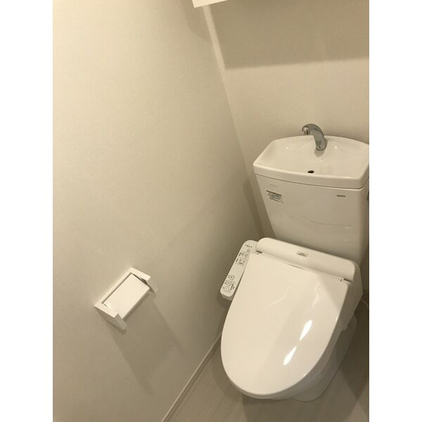 名鉄名古屋本線 堀田駅 徒歩7分 3階建 築6年のトイレ写真