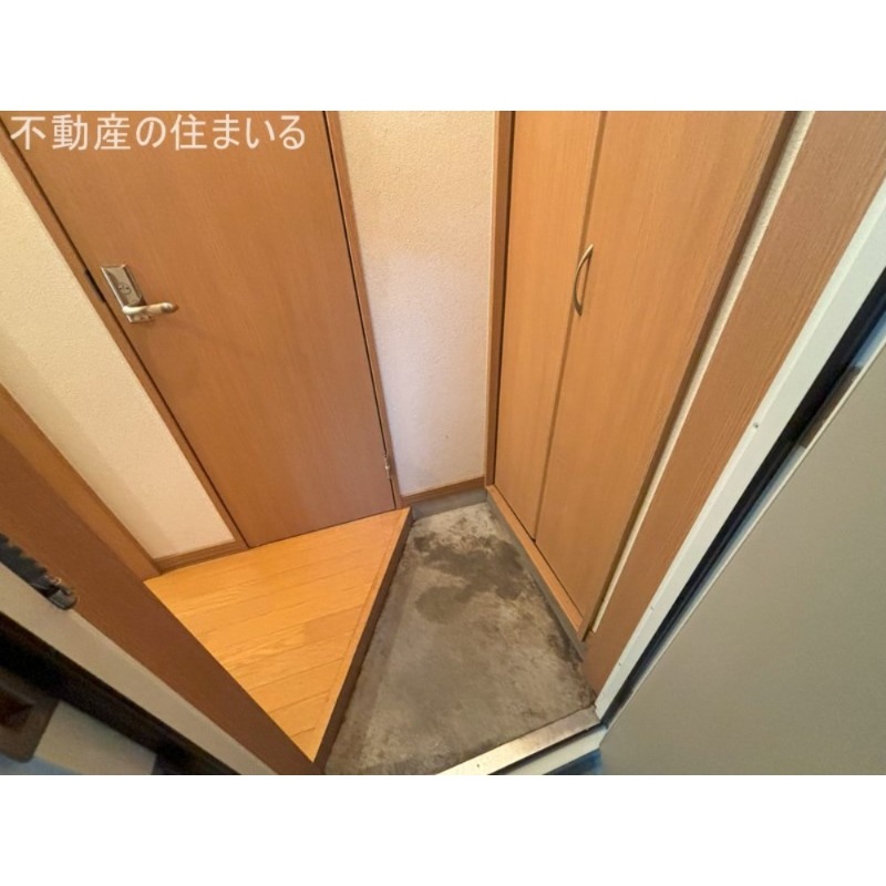 地下鉄南北線 澄川駅 徒歩4分 3階建 築23年の玄関写真