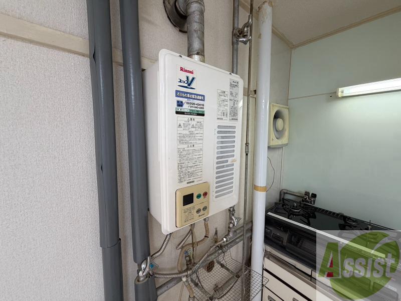 その他設備　給湯器です。操作しやすいパネルになってます。