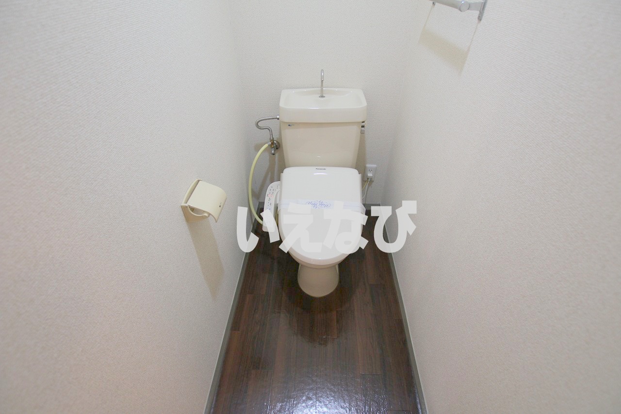 ＪＲ津山線 法界院駅 徒歩65分 2階建 築40年のトイレ写真