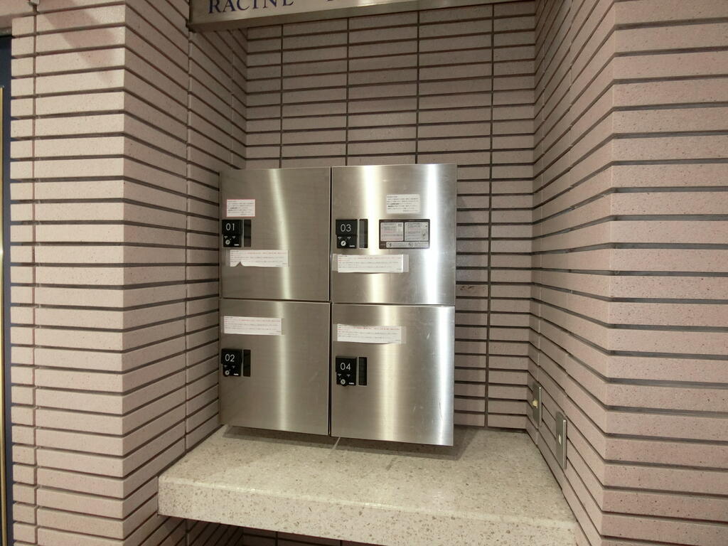 ロビー　宅配ボックス