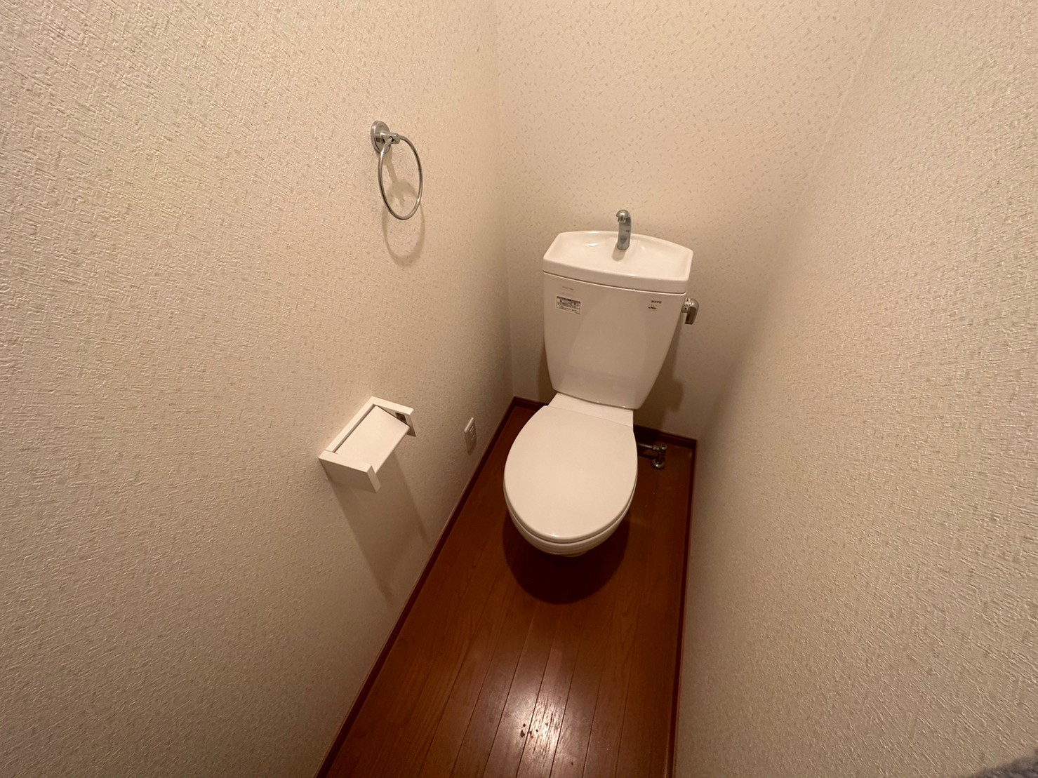 ＪＲ関西本線 久宝寺駅 徒歩5分 8階建 築18年のトイレ写真