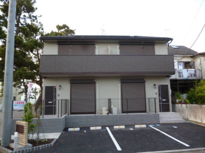ＪＲ東海道本線 茅ケ崎駅 バス乗車時間：12分 最寄りバス停で下車 徒歩4分 築13年