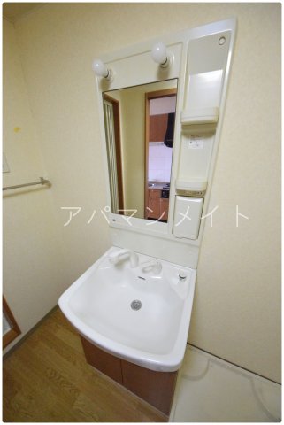 洗面設備　コンパクトで使いやすい洗面所