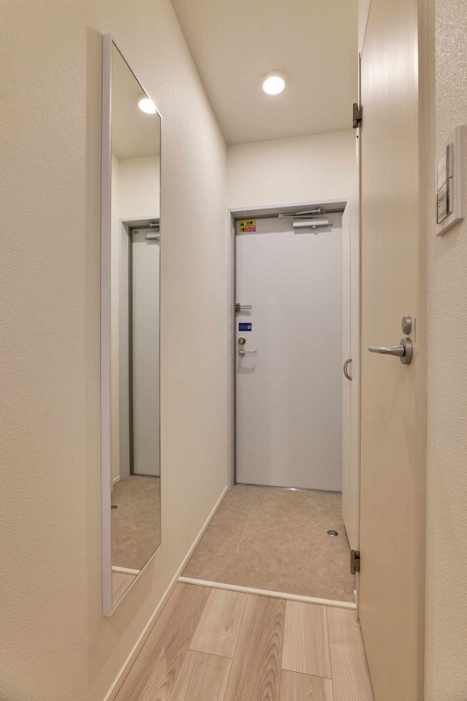 玄関　実際のお部屋と異なる場合がございます。