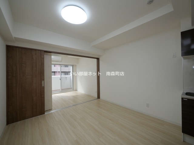 ACT DOORS 天六の居間写真