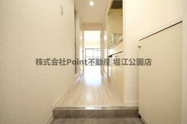 地下鉄谷町線 谷町六丁目駅 徒歩5分 9階建 築37年の玄関写真