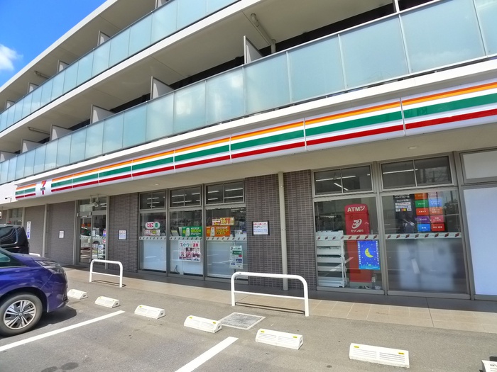 コンビニ　セブンイレブン（コンビニ）まで450m