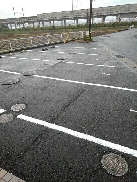 駐車場　駐車場に車を止められます
