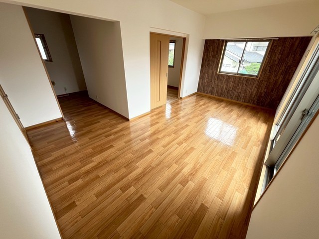 ラヴィーヌ緑井III号館の居間写真