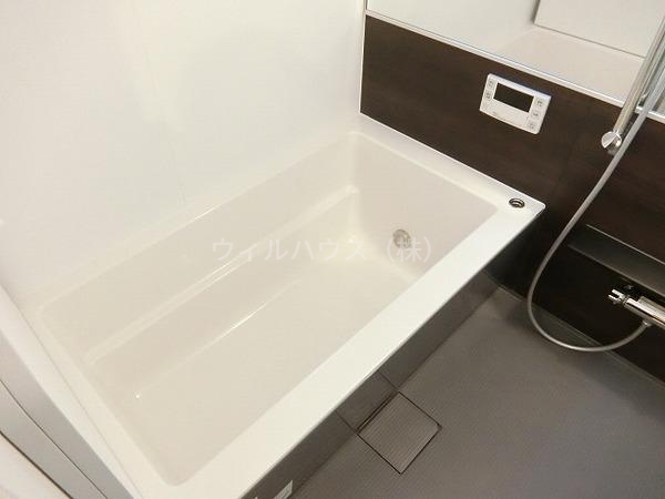 バス・シャワールーム　浴室乾燥機、追焚機能付の広々バスルーム！