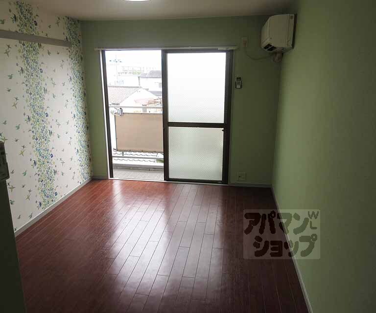 居室・リビング　日当りの良いお部屋です。