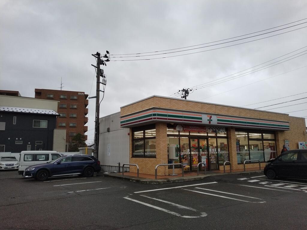 コンビニ　セブンイレブン新潟逢谷内店（コンビニ）まで386m