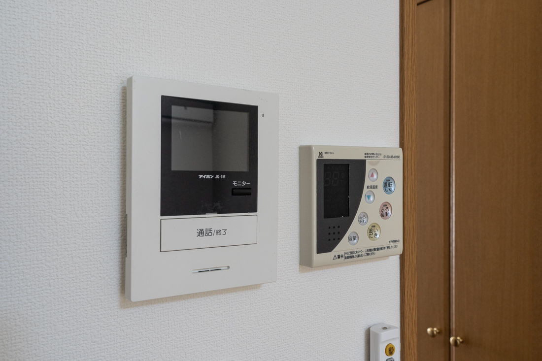 その他設備　液晶モニター、給湯リモコン