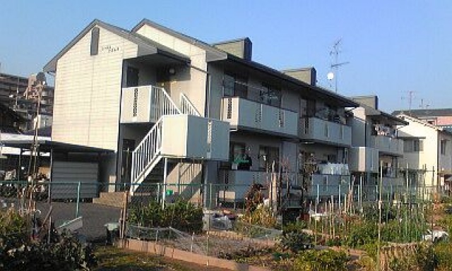 広島市東区中山南のアパートの建物外観