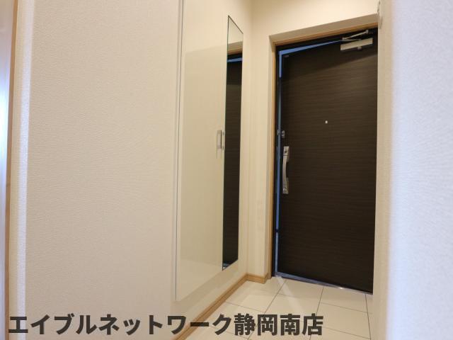 玄関　落ち着いた玄関です