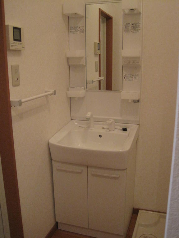 洗面設備　独立洗面台付き！毎朝の身支度も快適です。