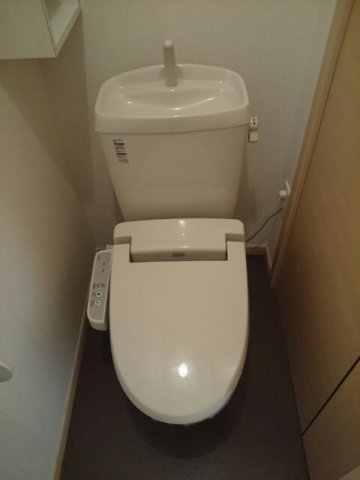 【プラシード・ユダIIのトイレ】