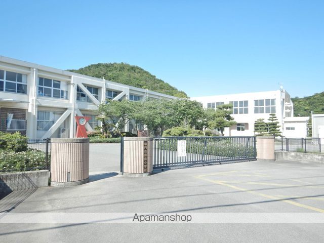 小学校　鳴門市桑島小学校（小学校）まで495m