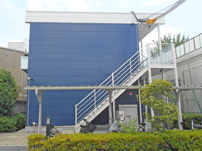 八尾市亀井町のアパートの建物外観