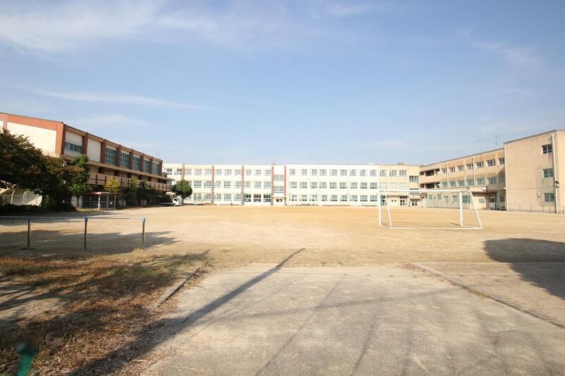 【クレール岩塚Iの小学校】