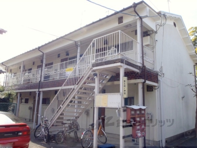 京都市伏見区横大路柿ノ本町のアパートの建物外観