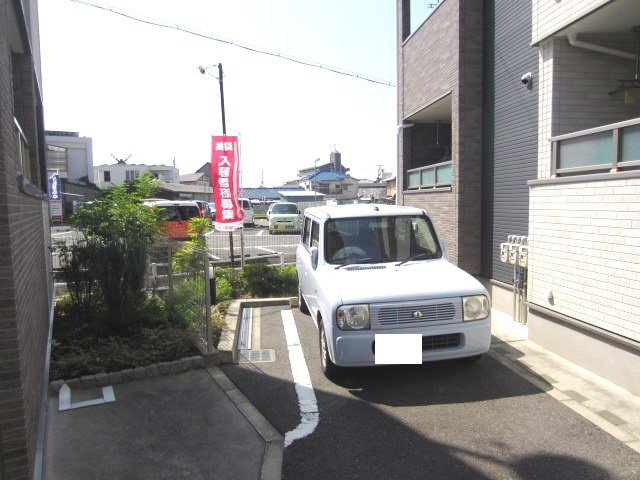 【阪南市尾崎町のアパートの駐車場】