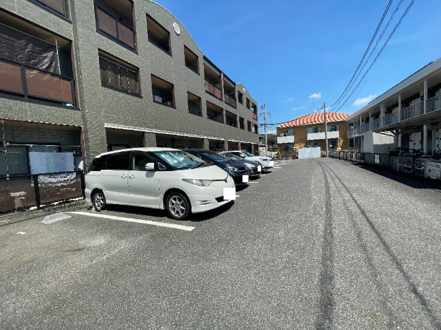 【倉敷市宮前のマンションの駐車場】