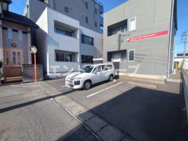 【高崎市問屋町のアパートの駐車場】