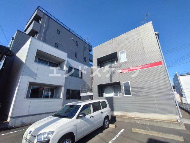 【高崎市問屋町のアパートの建物外観】